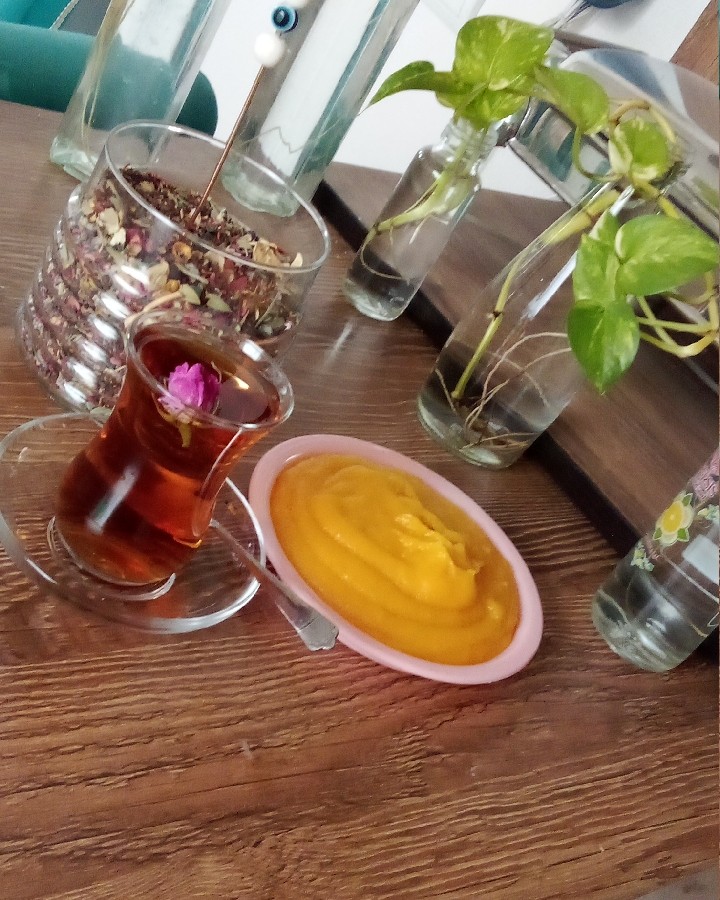 عکس چای. ☕ و حلوای پر از زعفرون?