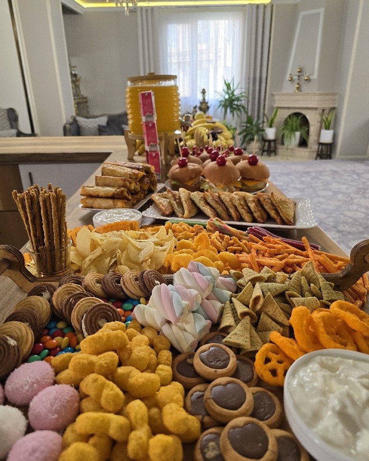 میز مزه تولد