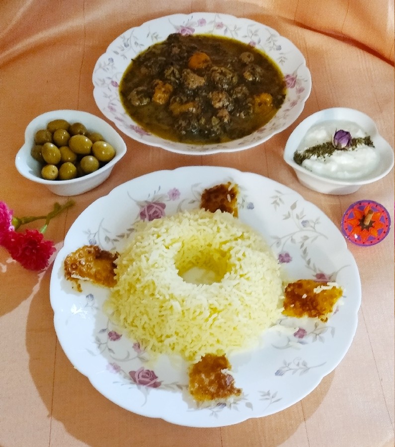 عکس خورشت آلو اسفناج با گوشت قلقلی