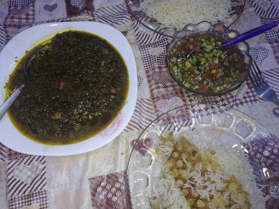 عکس خورشت سبزی
یه روز ظهر وسطای بهار ⏰️??