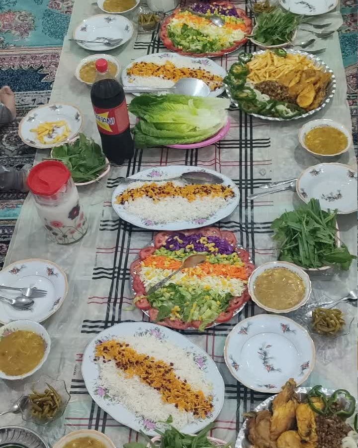 عکس مهمانی خانه پدری دستپخت مادر