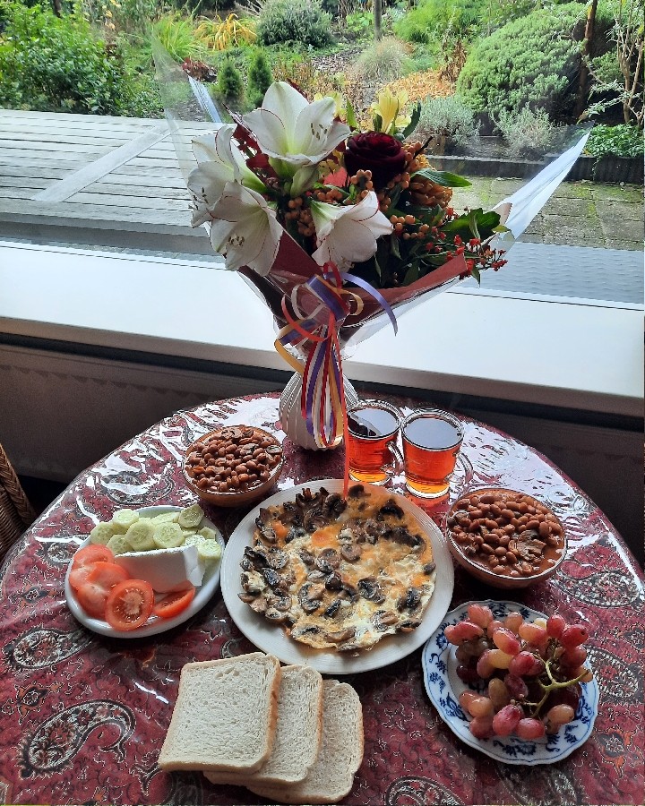عکس خوراک لوبیا چیتی و قارچ