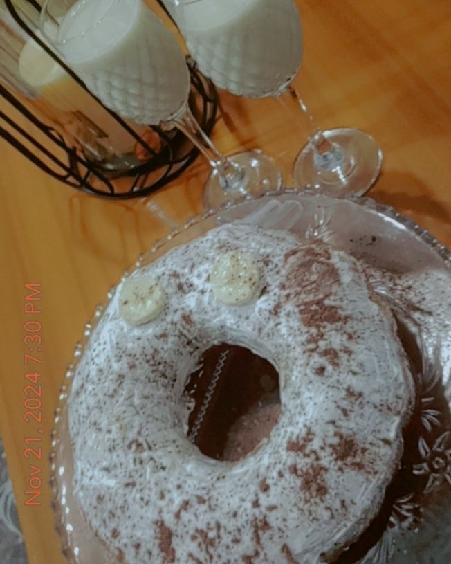 بار اولم خونه خودم??‍♀️
کیک موزی ❤️