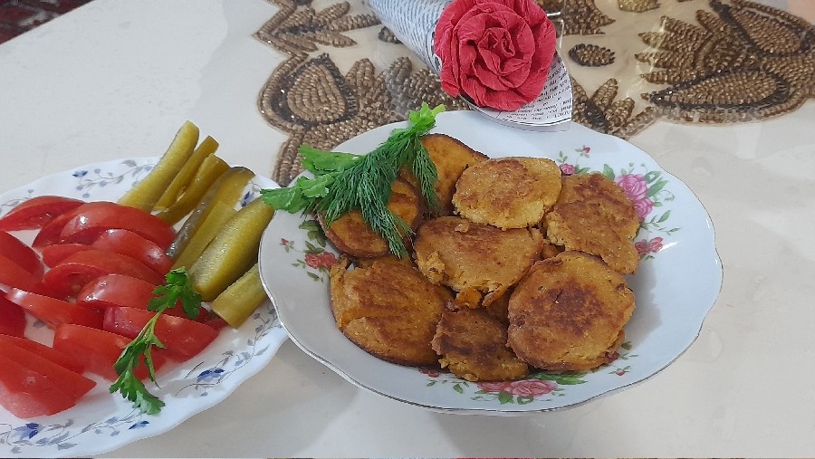 عکس اولین دست پخت کوثر طلا 
کتلت ???
