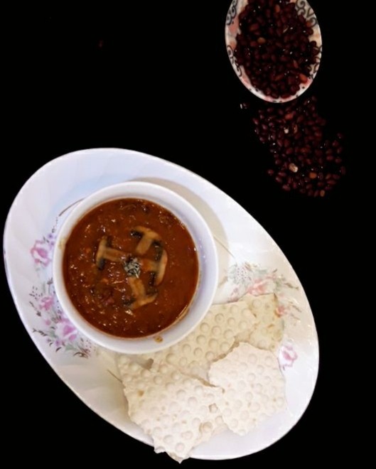 عکس خوراک لوبیا با قارچ 