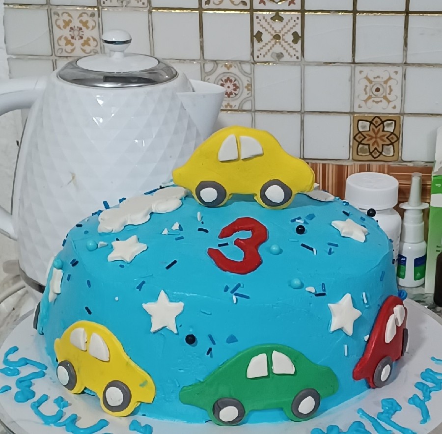 کیک تولد واسه خواهر زاده ام درست کردم 