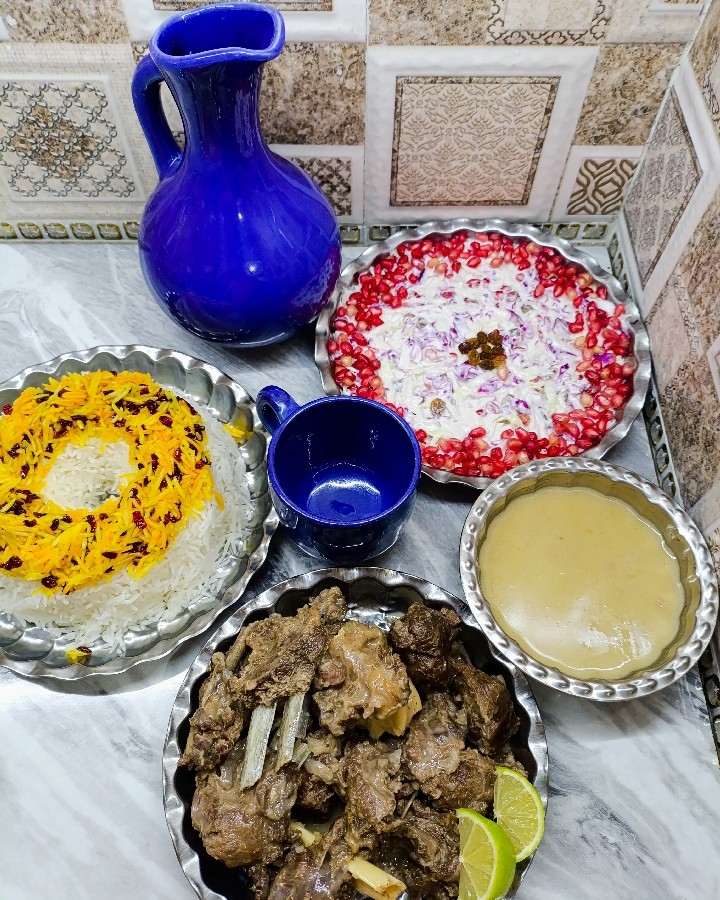 عکس چلو گوشت با سالاد کلم و انار