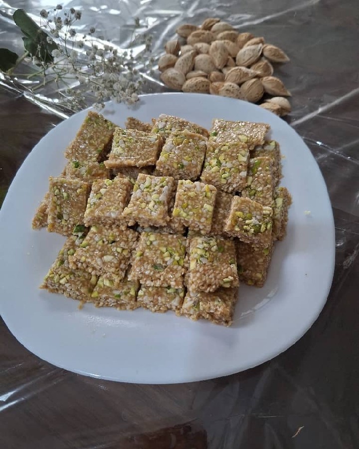 عکس حلوا کنجدی عسلی خوشمزه 