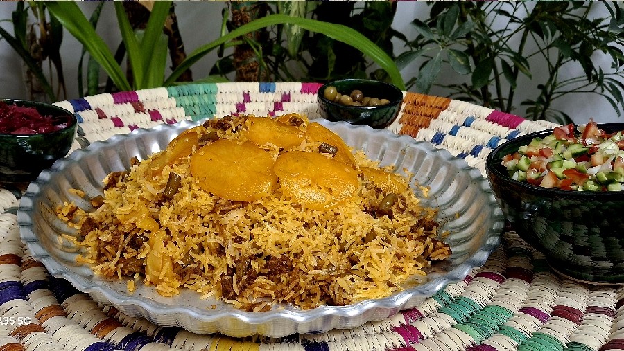 عکس لوبیاپلو خوشمزه با سالاد شیرازی