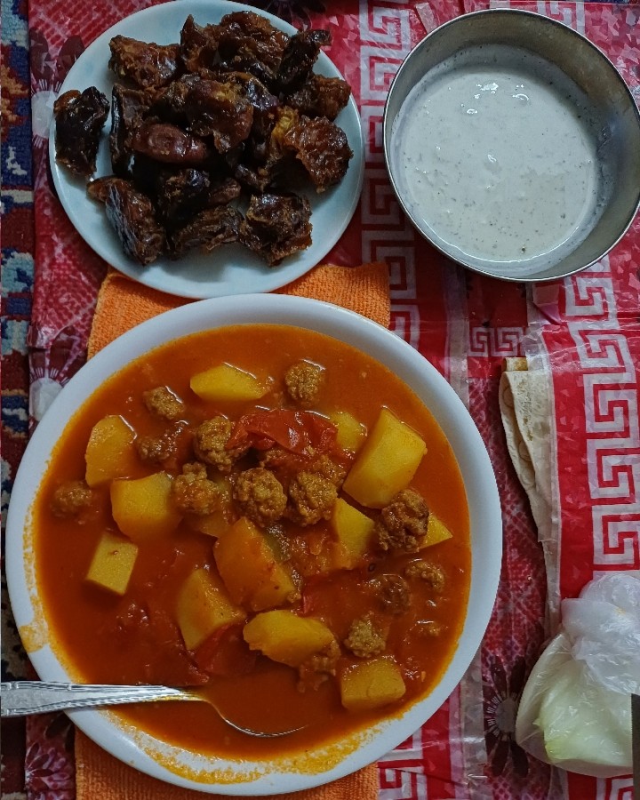 عکس آبگوشت کوفته ریزه با سیب زمینی