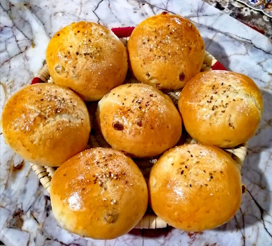 عکس نان کشمش وگردو