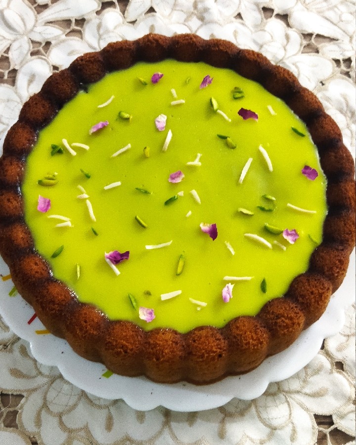 عکس کیک زعفرونی با رویه کرم زعفرونی 
