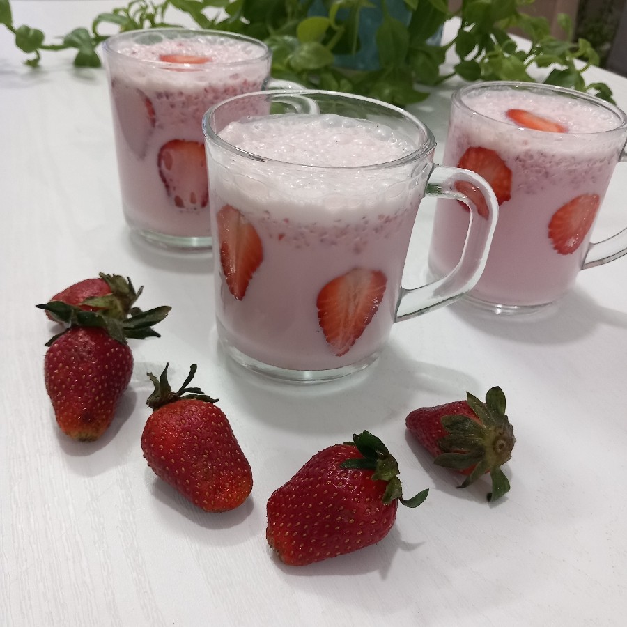 عکس میلک شیک توت فرنگی 