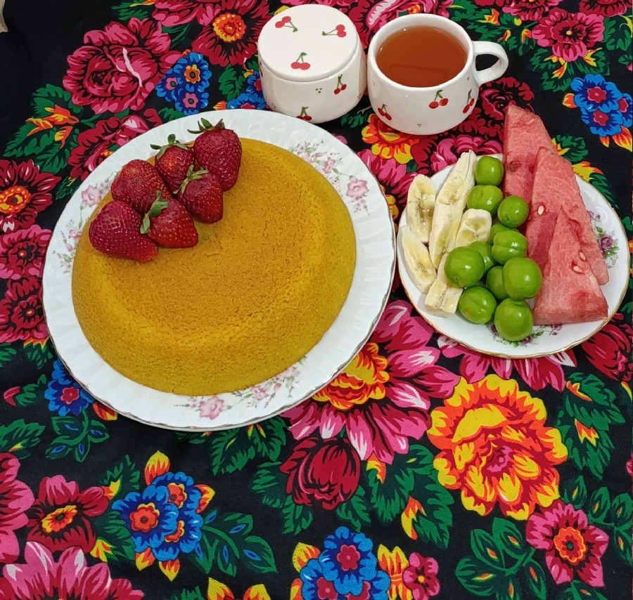 عکس کیک گلاب زعفران 