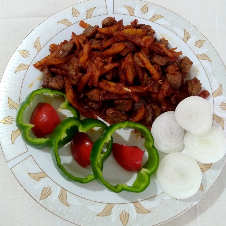 عکس سیب زمینی و گوشت سرخ شده