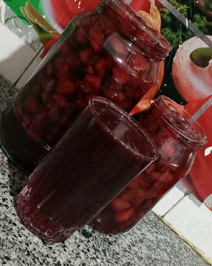 عکس شربت و مربا توت فرنگی