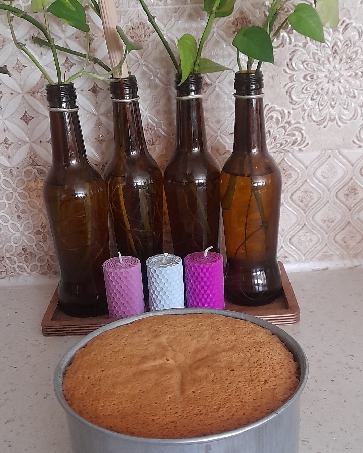 عکس کیک اسفنجی (با سه قلم مواد)