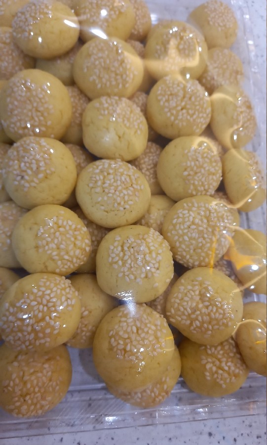 عکس کوکی کنجدی  با طعم هل و گلاب و زعفران 