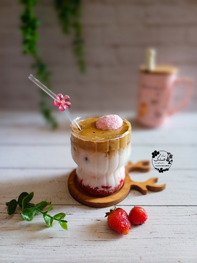 عکس نوشیدنی توت فرنگی و دالگونا