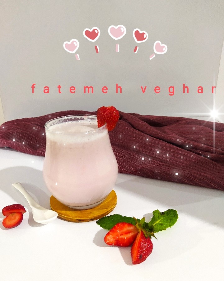عکس میلک شیک توت فرنگی 