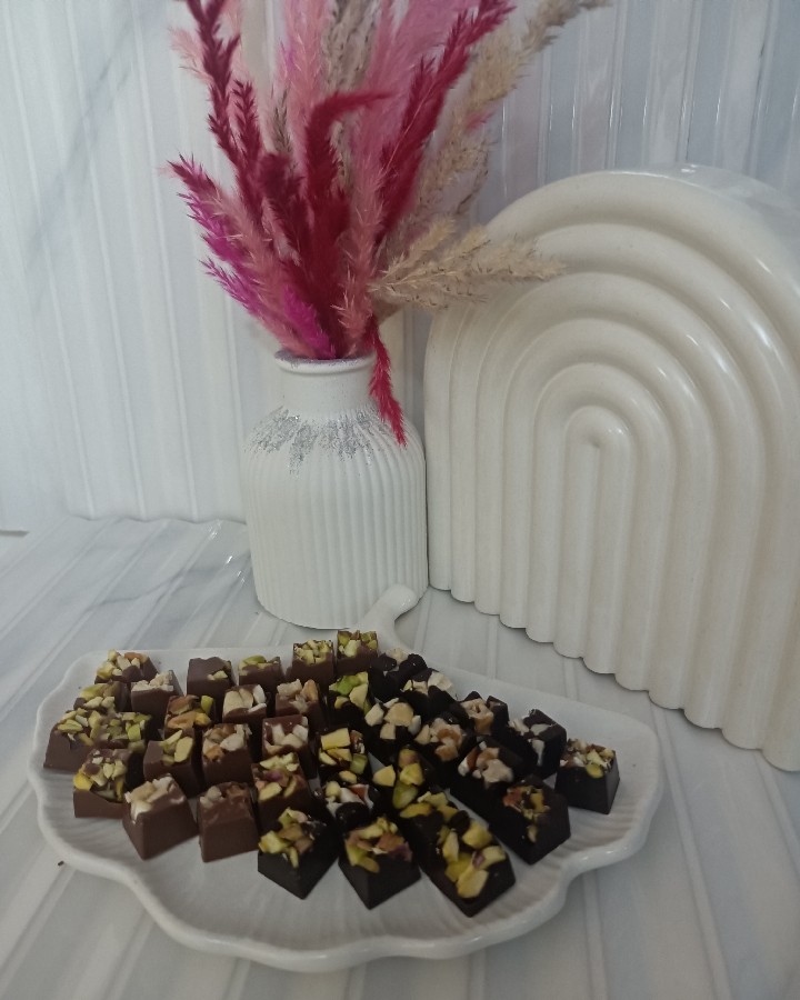 عکس شکلات آجیلی