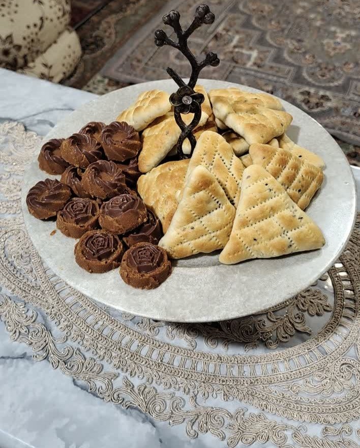 عکس کلوچه خرمایی وبرشتوک 