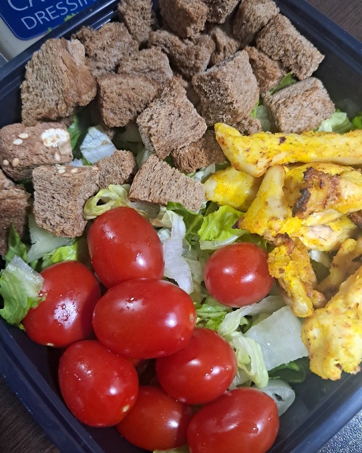 سالاد سزار خوشمزه با مرغ گریل با طعمی فوق العاده