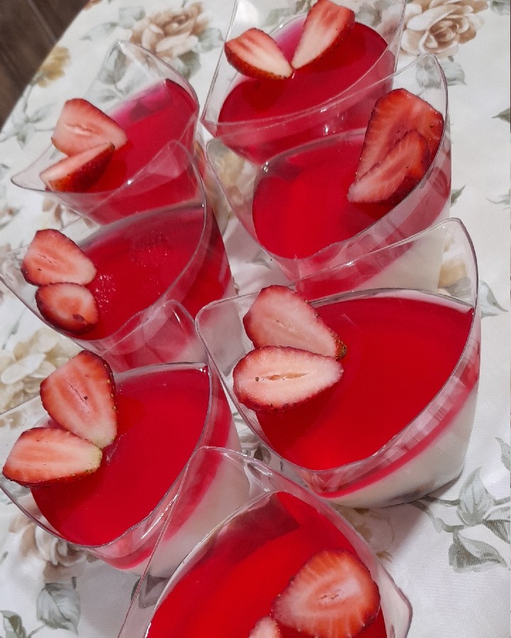 عکس پودینگ وانیلی با رویه ژله