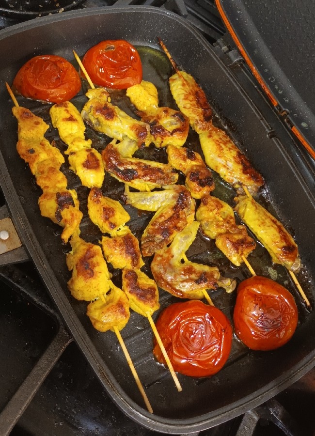 روزمرگی
ورق بزن عزیزم 
