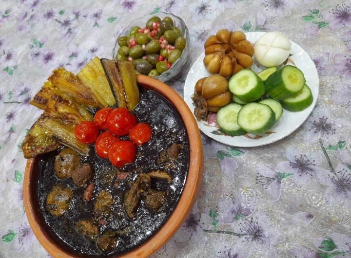 عکس قرمه سبزی با سبزی ییلاقی