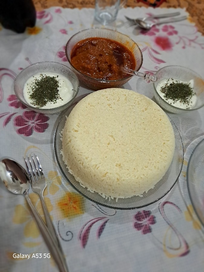 عکس قیمه بدون لپه  مابین قیمه چلوگوشت نمیدونم اسمش چی میشه??