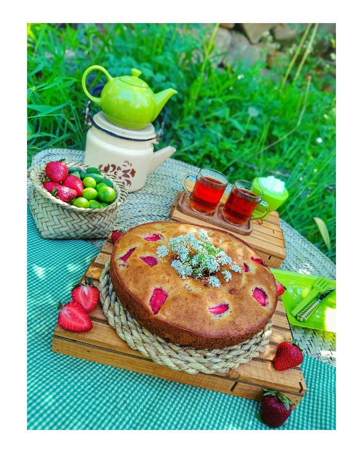 عکس کیکِ توت فرنگیِ من