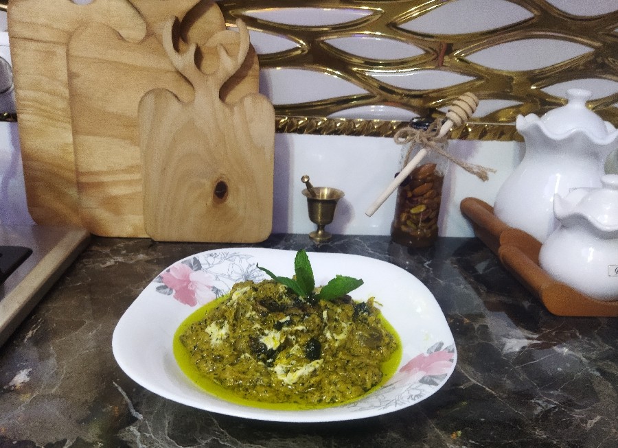 عکس کشک بادمجان ??
#غذا #پذیرایی#لبنیات 
کشک بادمجون و با کشک زیاد دوست دارین یا کم؟!