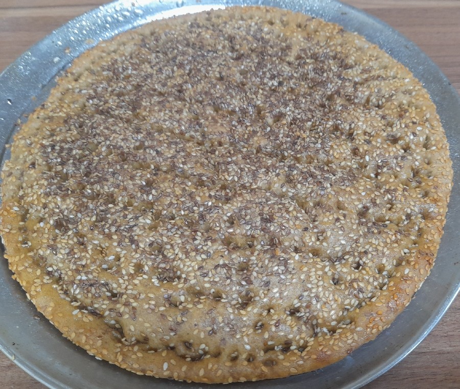 عکس تافتون خرمایی خونگی با پودرشنبلیله