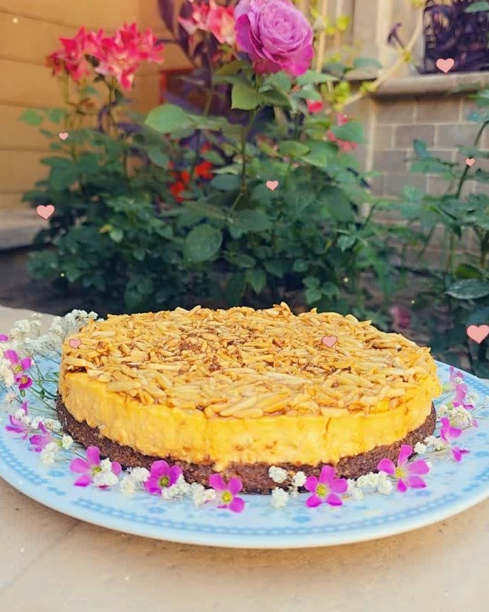 عکس چیز کیک ملکه ی بادام