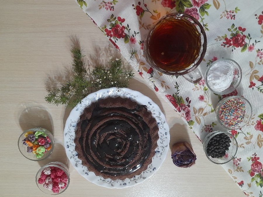 عکس کیک شکلاتی با سس شکلات??☕