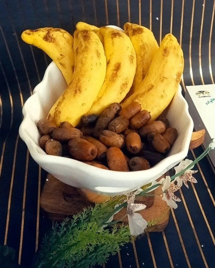 عکس شیرینی مغزدار به شکل موز