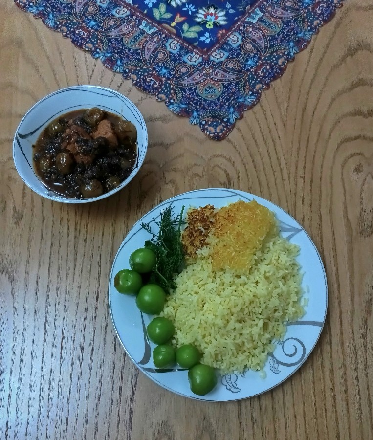 عکس خورش گوجه سبز همراه چلو تقدیم نگاه زیبای شما عزیزان 