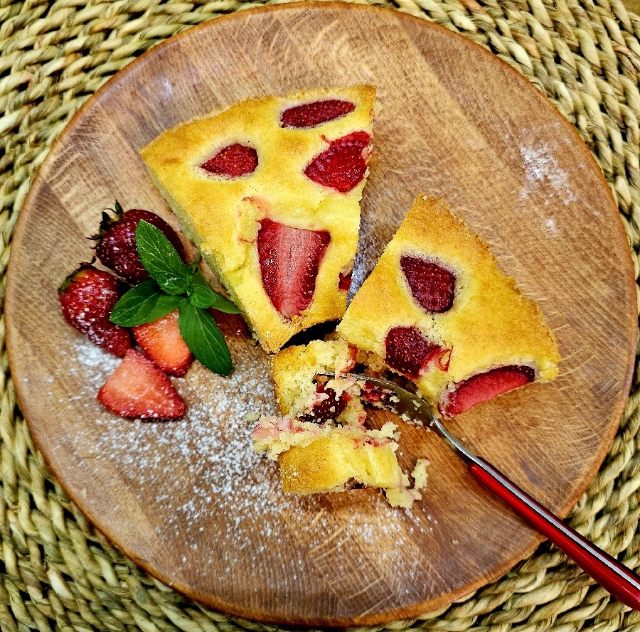 عکس پای توت فرنگی کرمدار