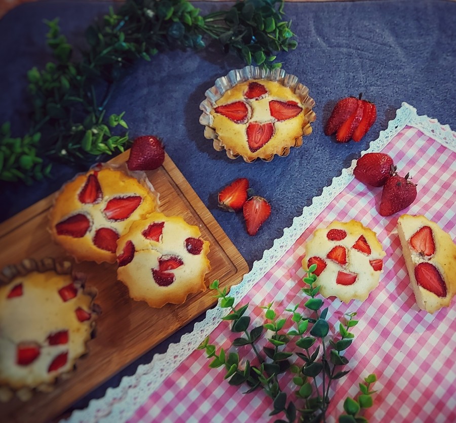 عکس پای پسته و توت فرنگی