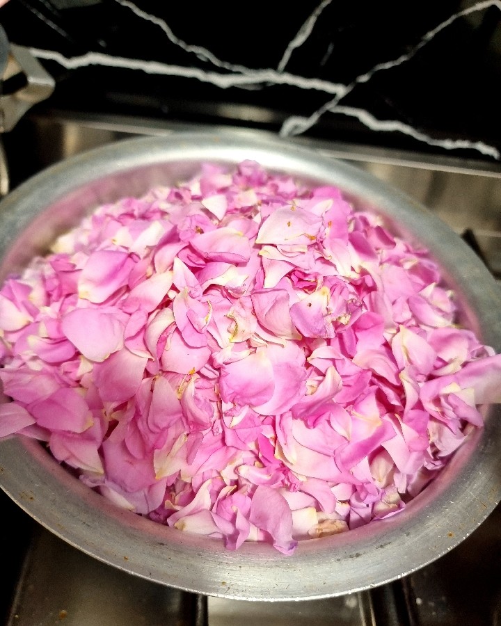 عکس مربا گل محمدی کاشان