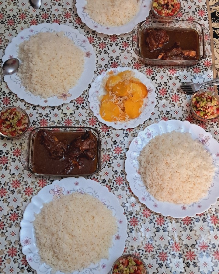 عکس یخنی درگزی با سالاد شیرازی