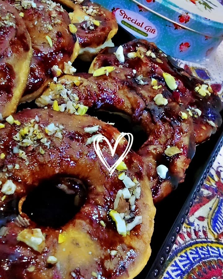 دونات شکلاتی مغز دار