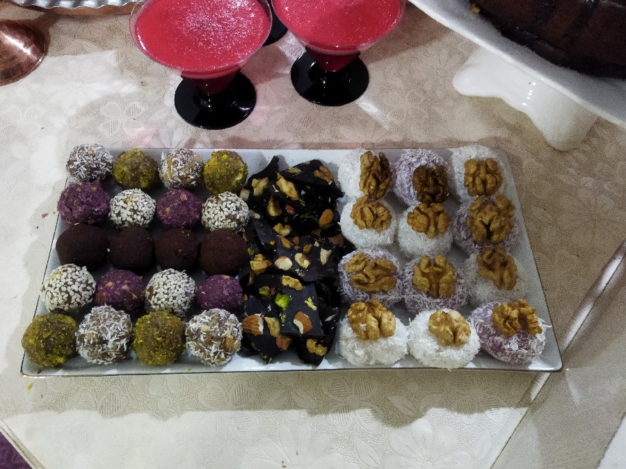 عکس باسلوق
توپک خرمایی گردویی 
شکلات اجیلی 
