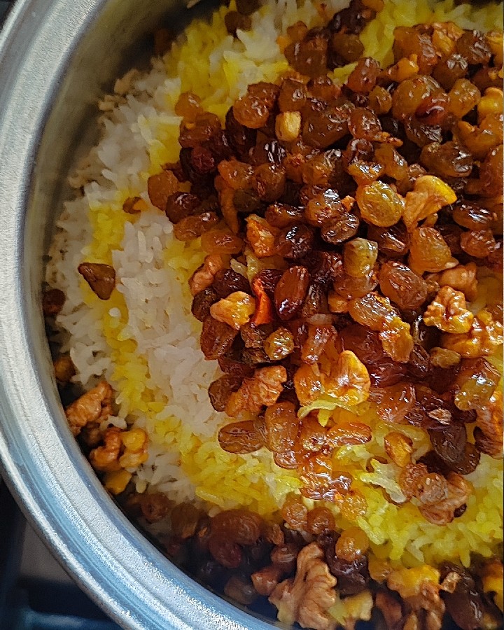 عکس پلو کشمش زعفران 