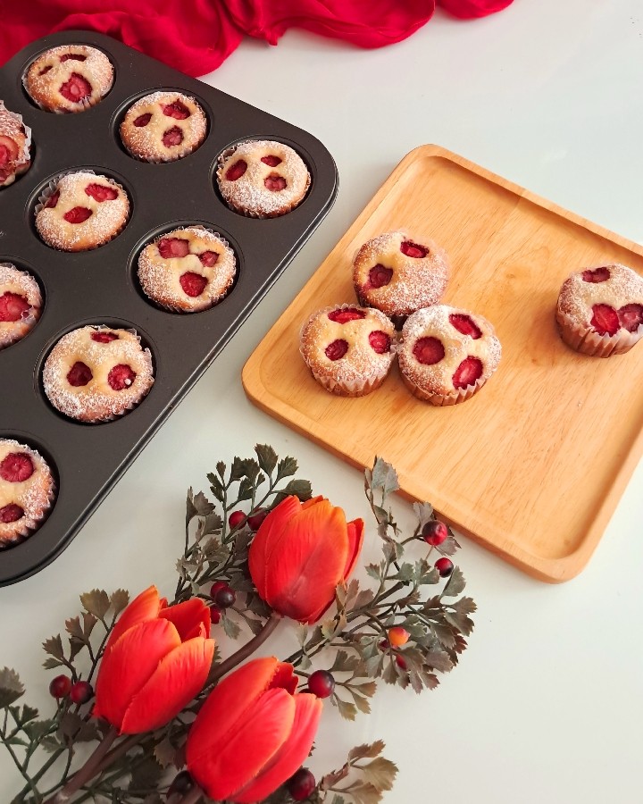 کاپ کیک توت فرنگی