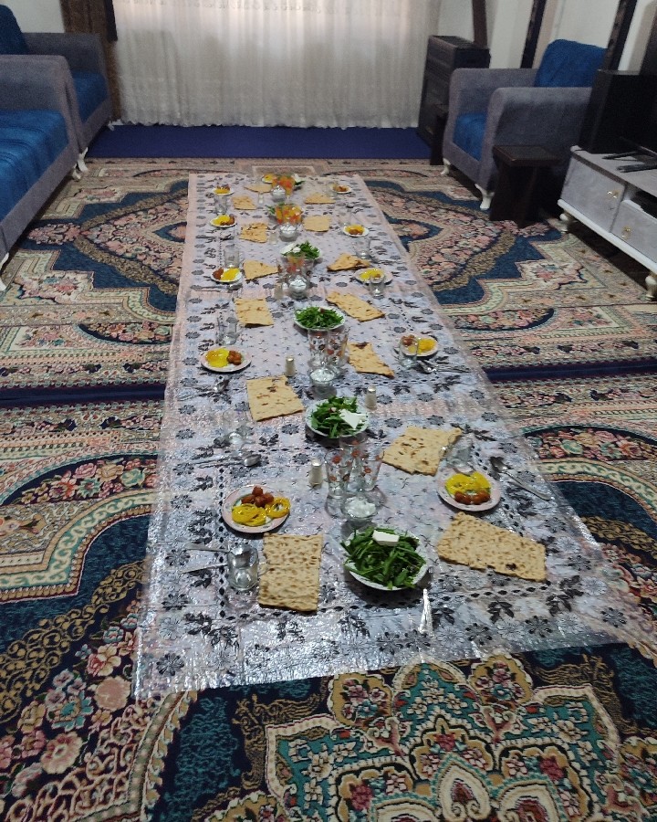 عکس ب جا مونده از افطاری .
دعوت خانواده عروسمون برای پا گشا.