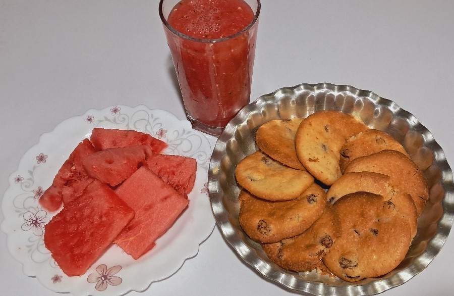 عکس شیرینی کشمشی با آب هندونه