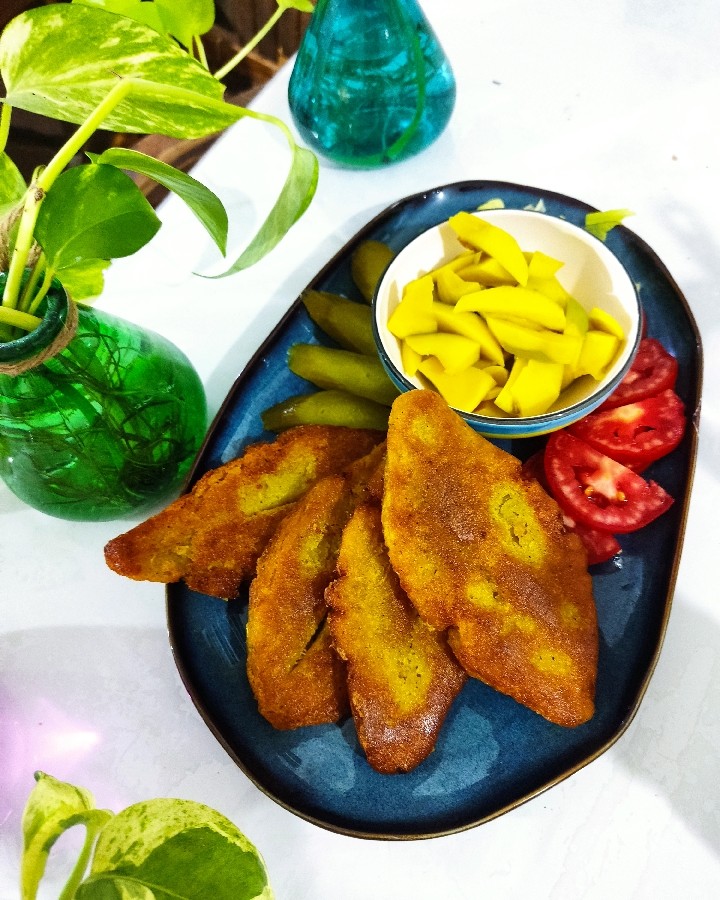 عکس کتلت شیرازی و ترشی انبه 