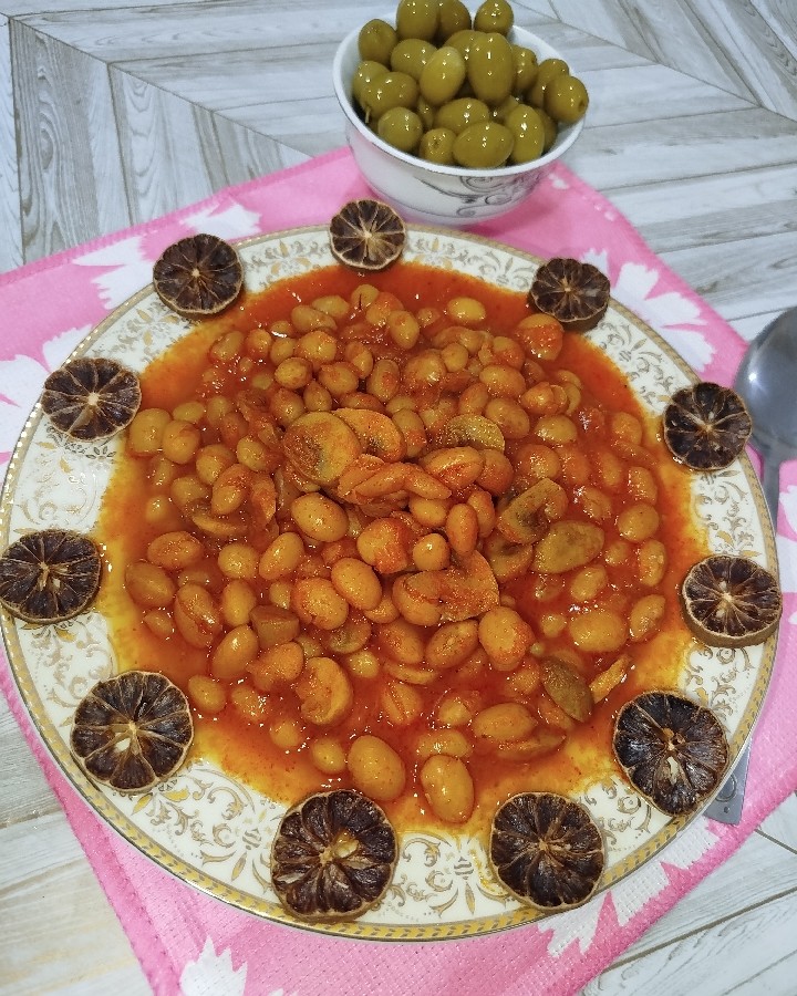 عکس خوراک لوبیا چیتی با قارچ
